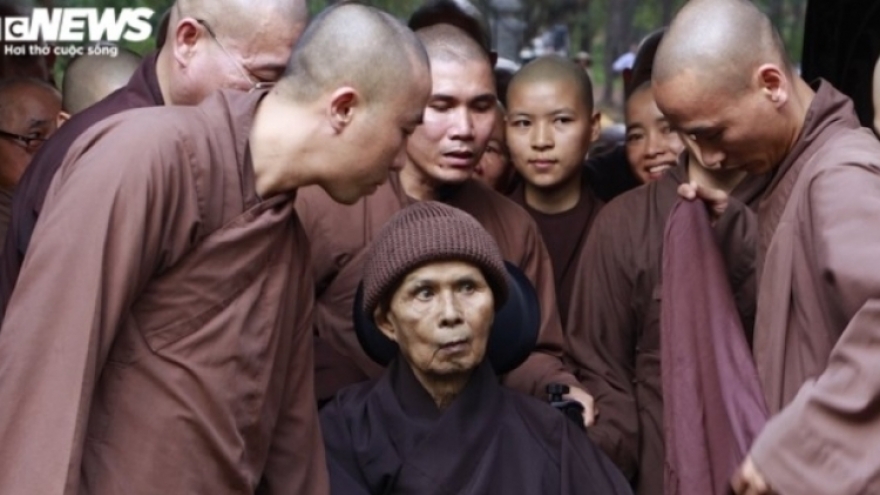 Buddhist monk Thich Nhat Hanh dies in Vietnam